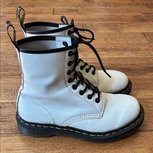 Dr. Martens Docs 1460 Smooth Leather Lace Up Boots White 8 Eye Womens Size 7